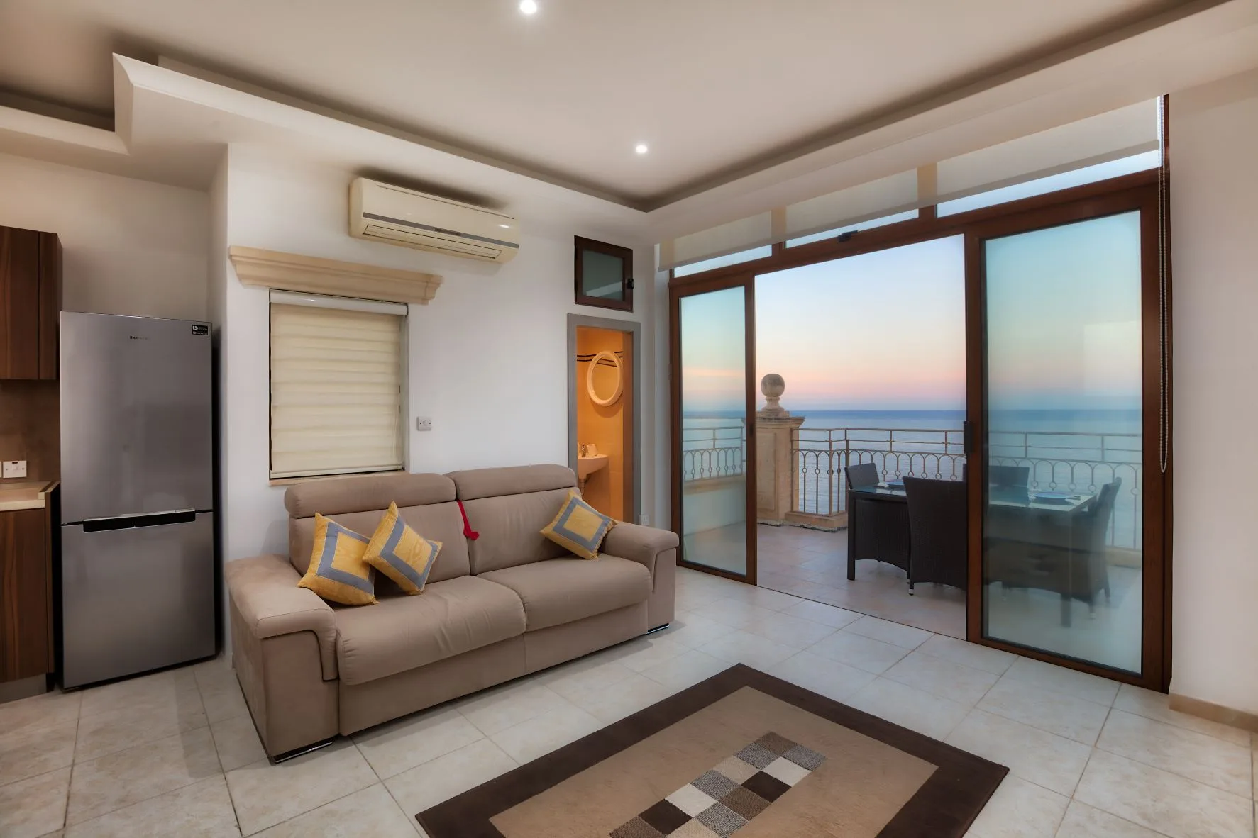 Living - Penthouse with Seaview