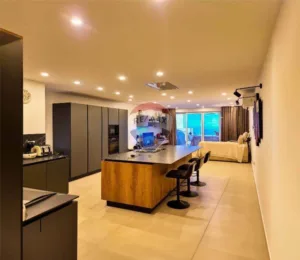Open Plan - Luxury Sunset Penthouse with Views