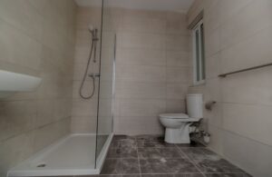 Ensuite - Maisonette with Communal Pool