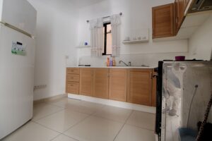 Kitchen - Three Bedroom Maisonette with yard