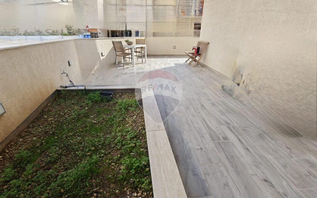 Elevated corner maisonette in Swieqi