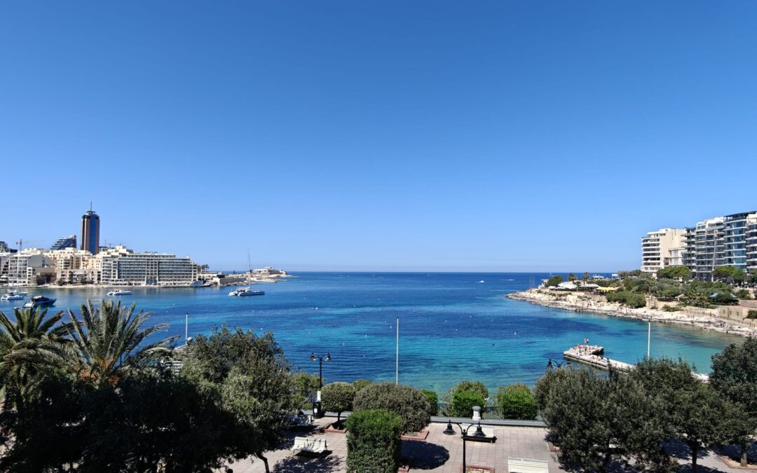 Seafront Apartment in Sliema