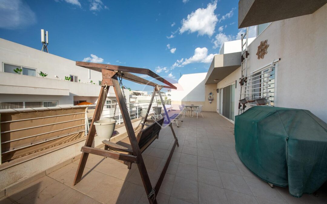 Sea View Penthouse in Baħar iċ-Ċagħaq